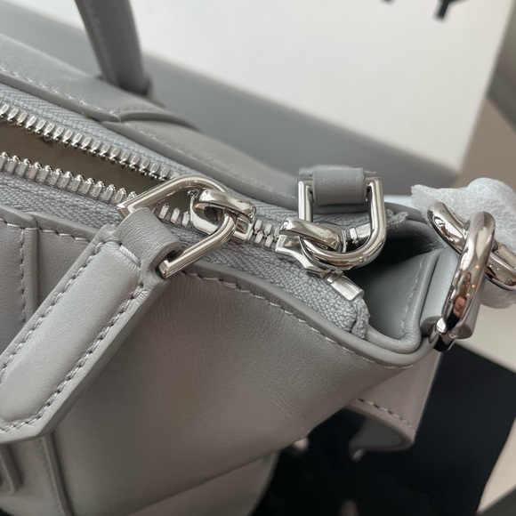 ❌SOLD❌ GIVENCHY small Soft ANTIGONA - Cloud Grey - Picture 7 of 16